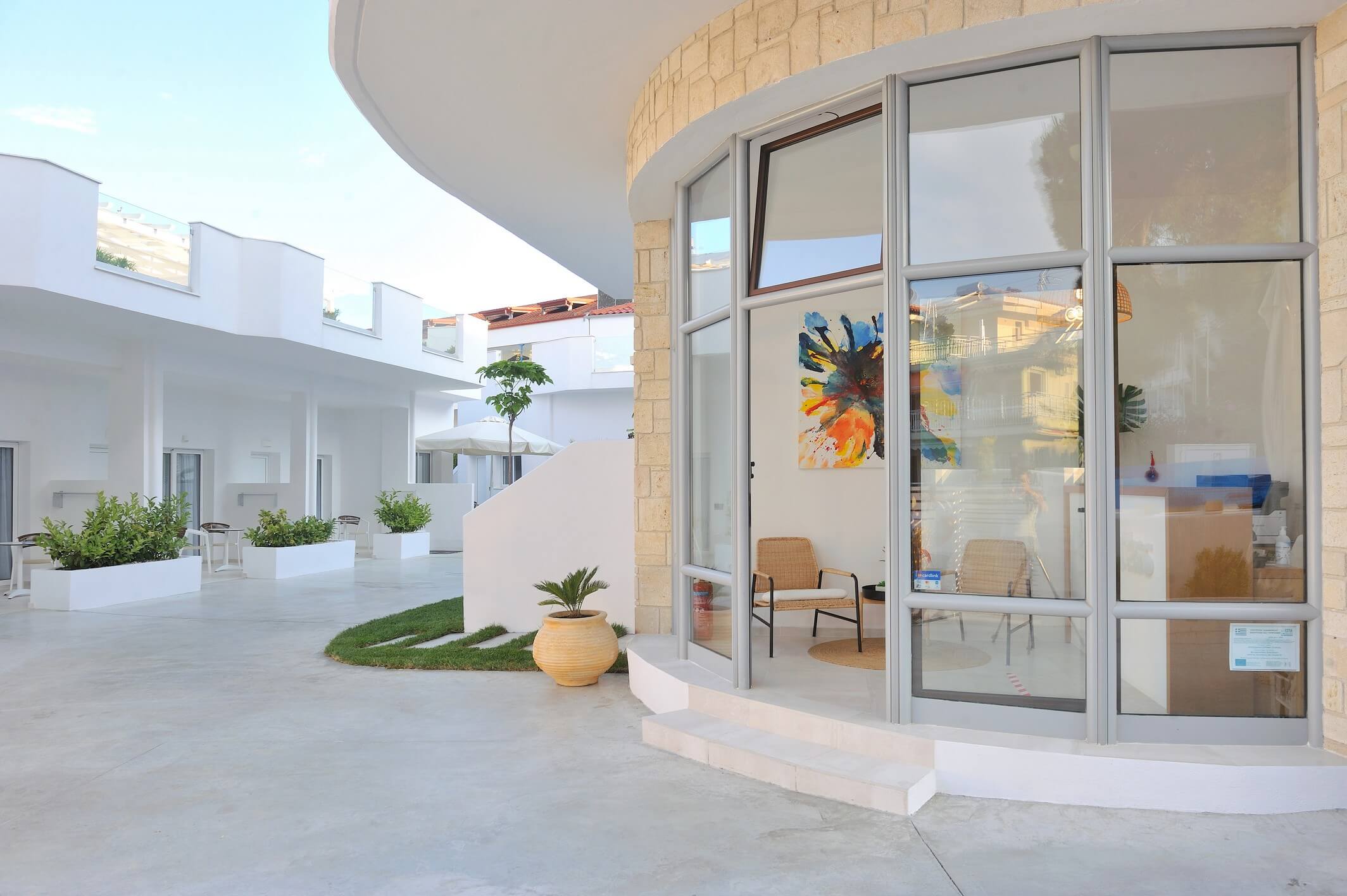Tiara Holidays - Lefko Suites - lobby